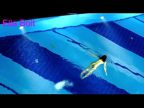 ❤️ Ech kann net ophalen ze kucken, jonk Blond gefaange schwammen plakeg am ELLA BOLT Resort Pool ️ Schéine Porno bei eis ❌️❤