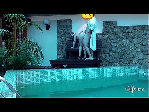 ❤️ Boss invitéiert Déngschtmeedchen an de Pool, mee konnt net engem waarm widderstoen ️ Schéine Porno bei eis ❌️❤